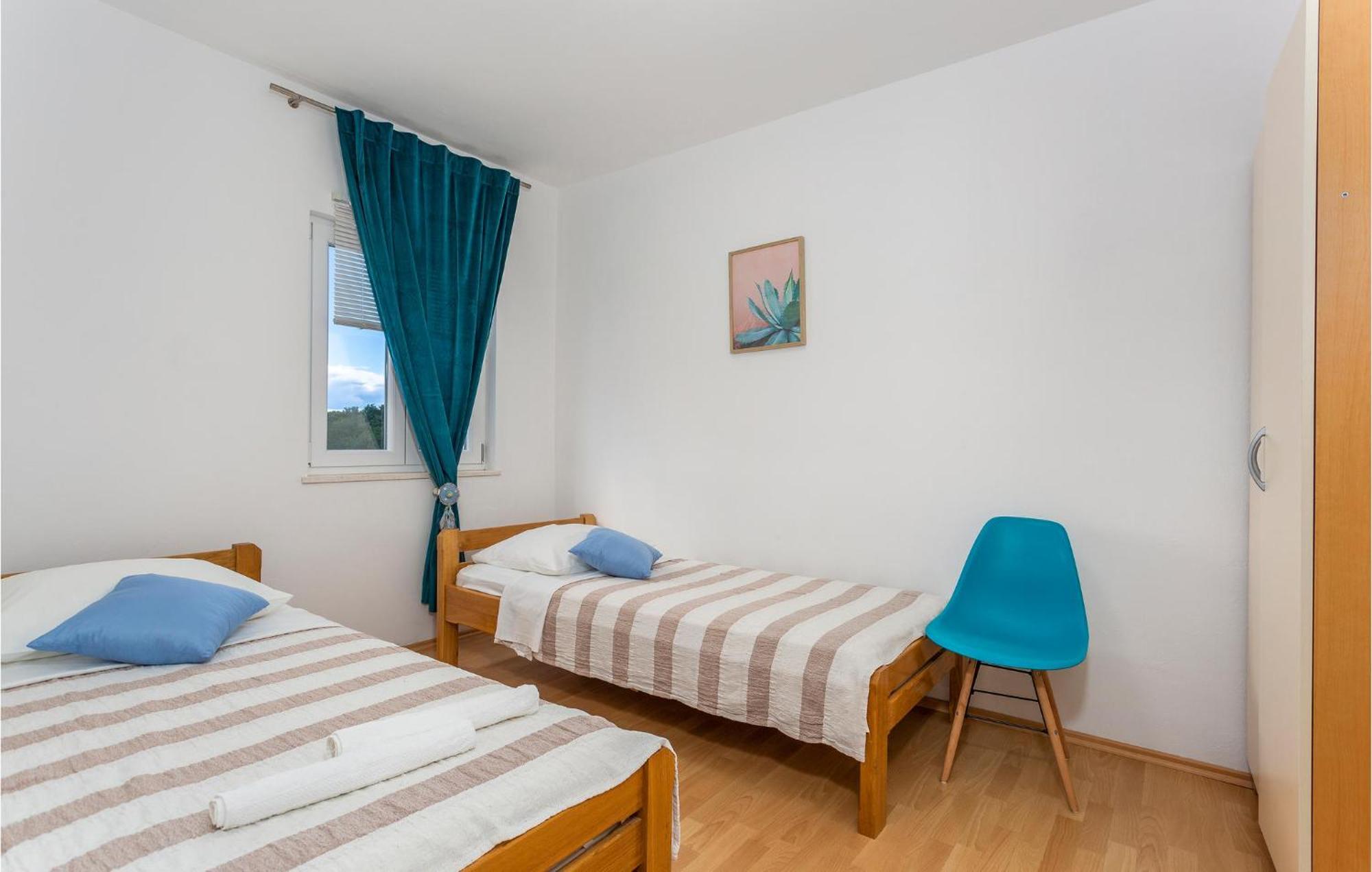 2 Bedroom Beautiful Apartment In Pinezici Екстер'єр фото