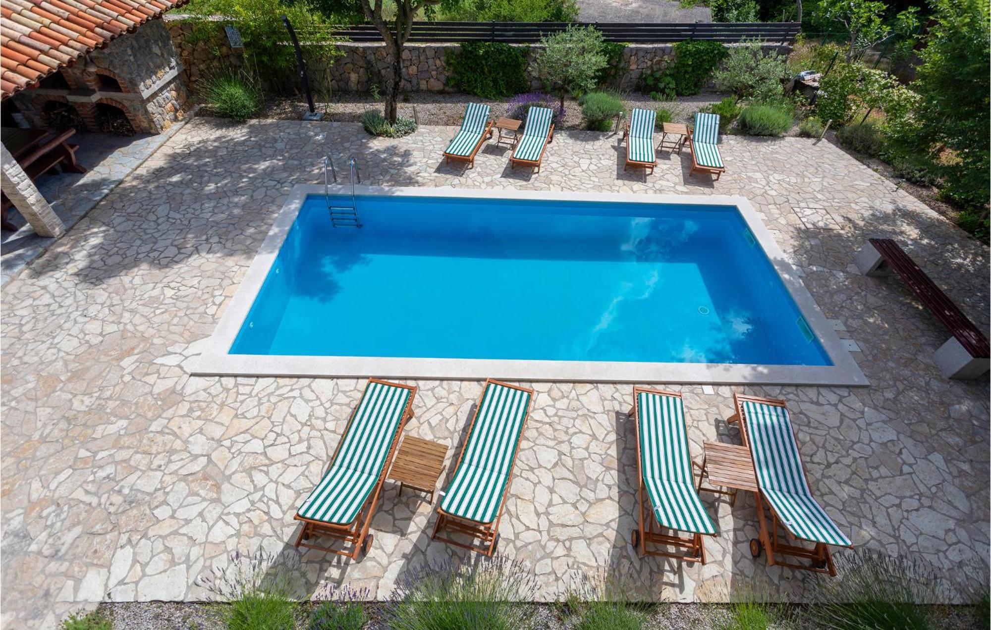 2 Bedroom Beautiful Apartment In Pinezici Екстер'єр фото