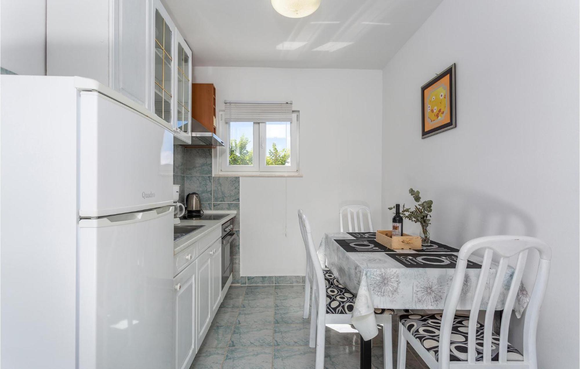 2 Bedroom Beautiful Apartment In Pinezici Екстер'єр фото