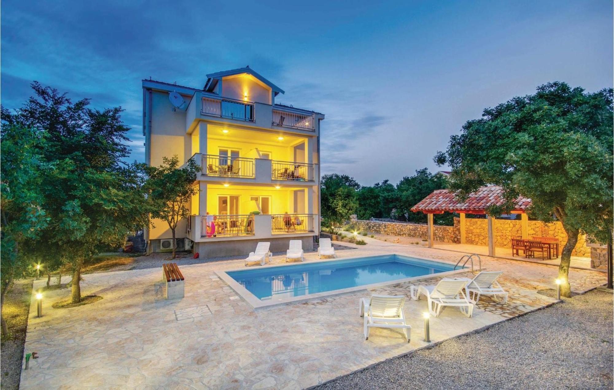 2 Bedroom Beautiful Apartment In Pinezici Екстер'єр фото