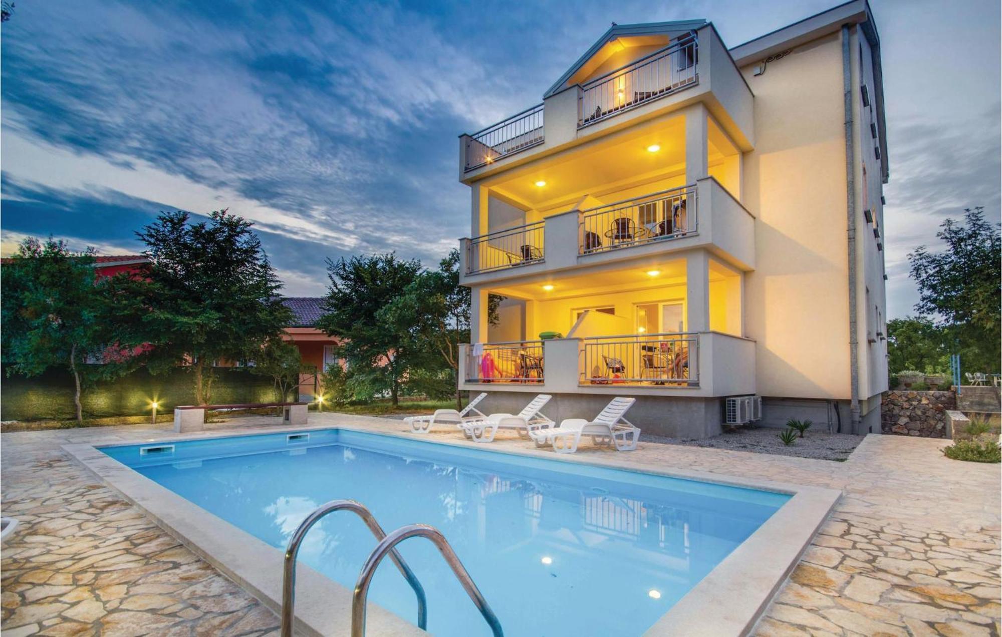 2 Bedroom Beautiful Apartment In Pinezici Екстер'єр фото