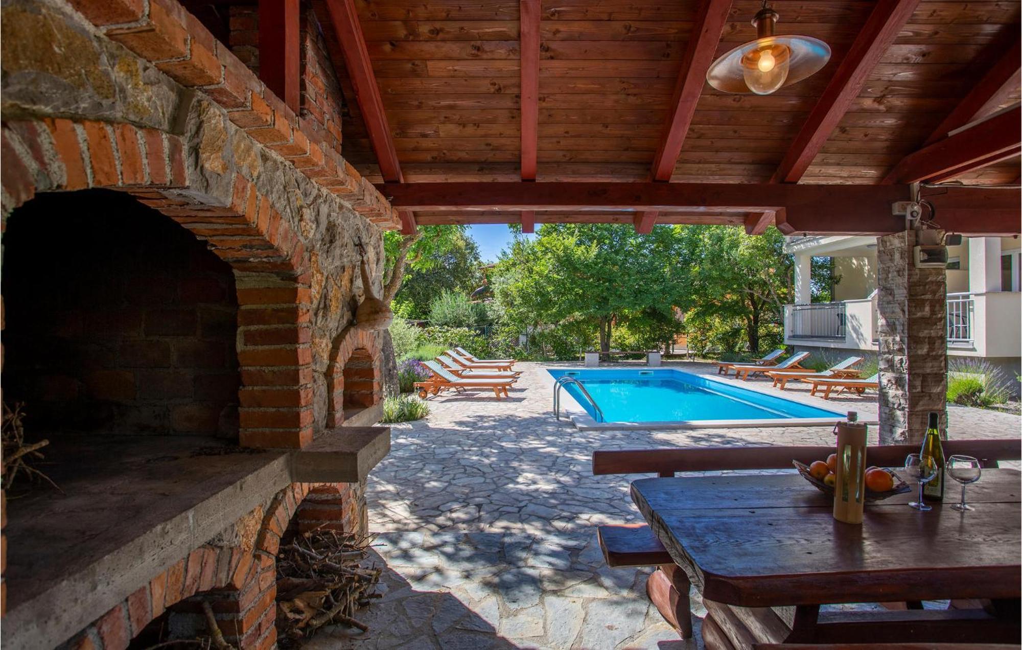 2 Bedroom Beautiful Apartment In Pinezici Екстер'єр фото