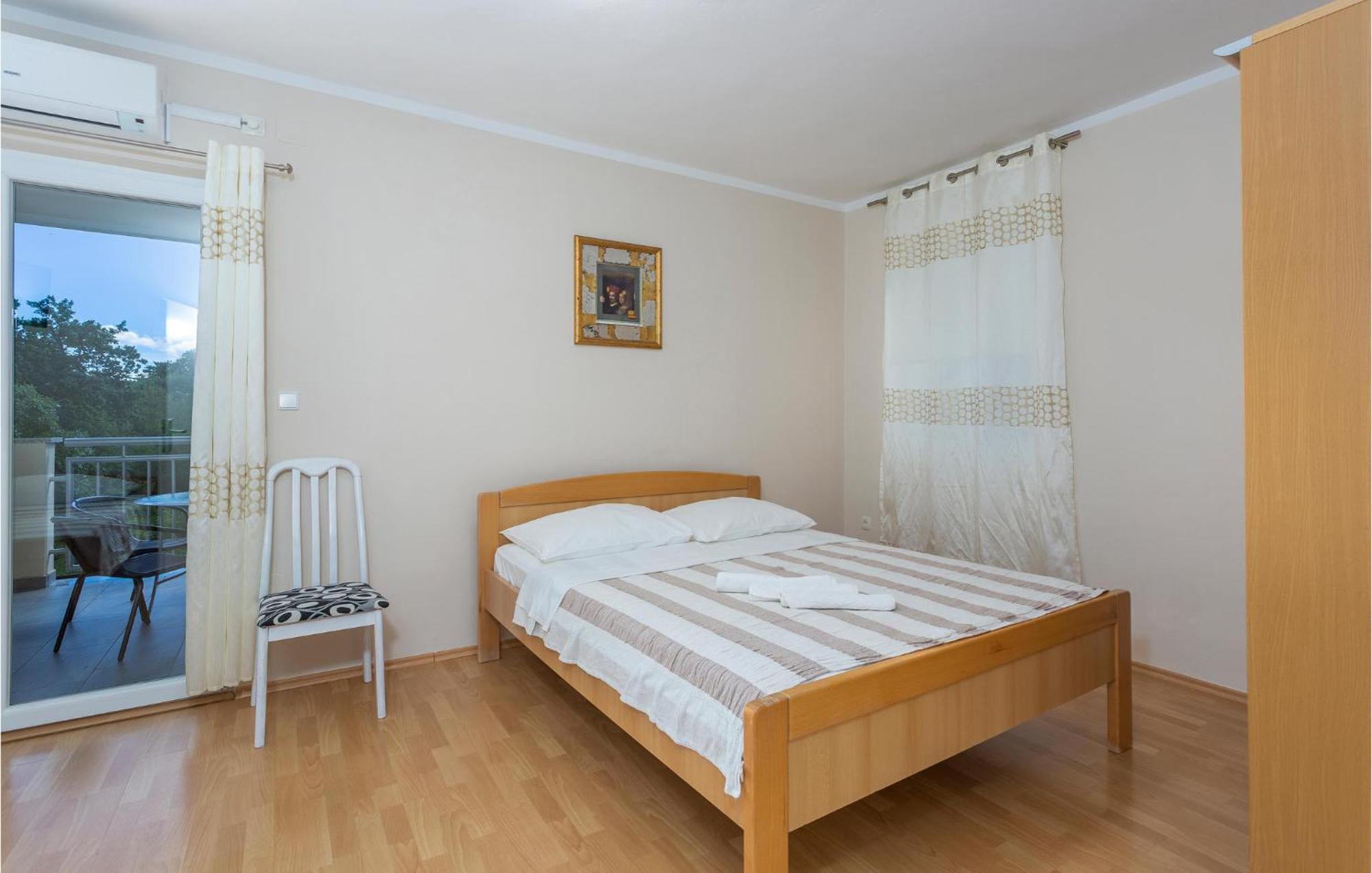 2 Bedroom Beautiful Apartment In Pinezici Екстер'єр фото